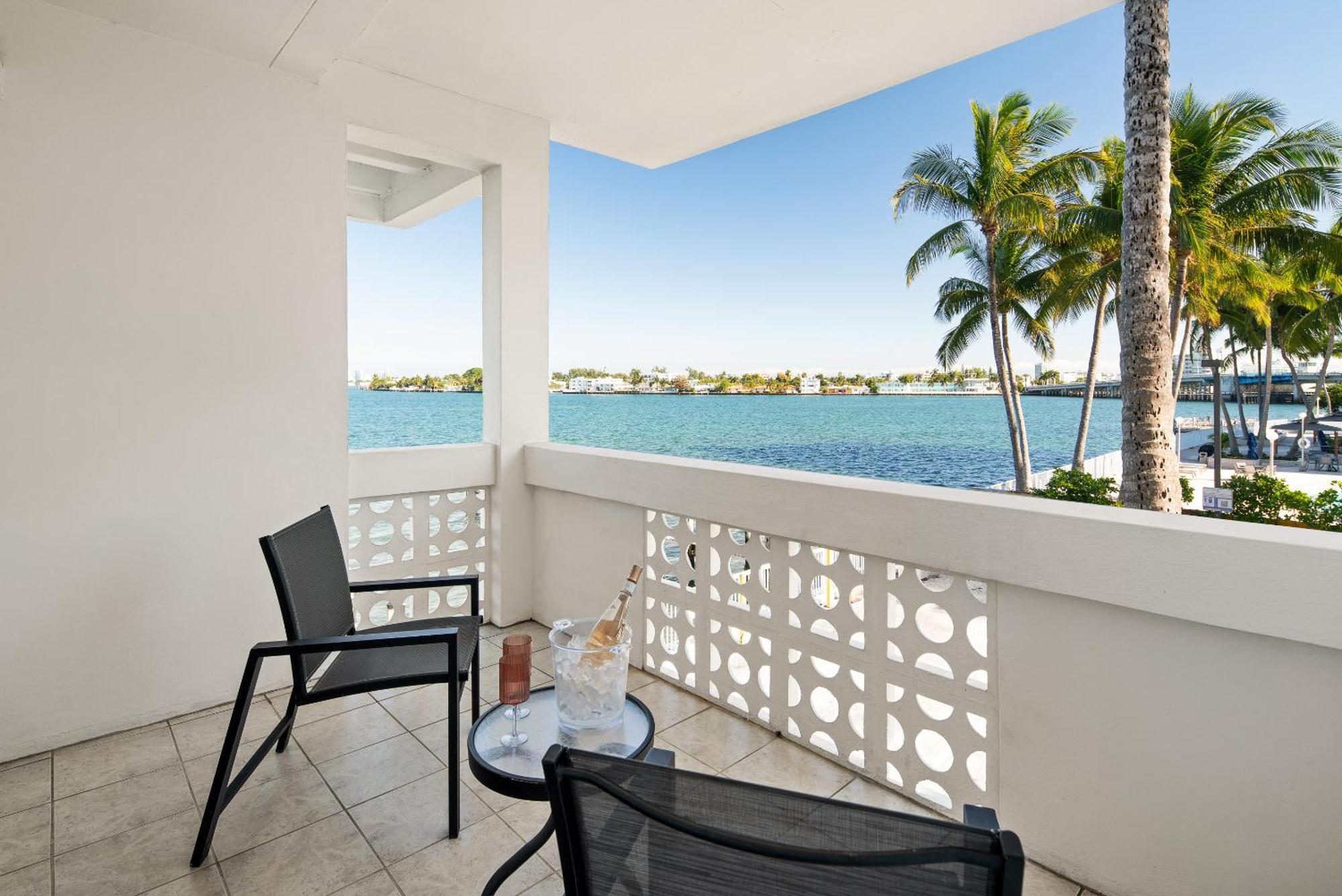 Best Western On The Bay Inn&Marina North Bay Village Exterior foto