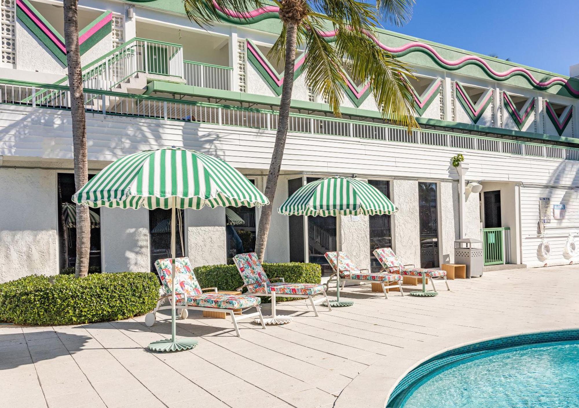 Best Western On The Bay Inn&Marina North Bay Village Exterior foto